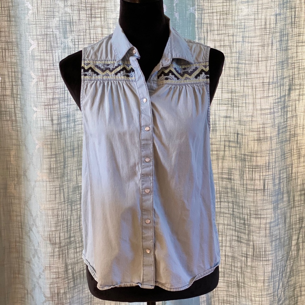 MUDD JEAN BUTTON UP SLEEVELESS BLOUSE (L)